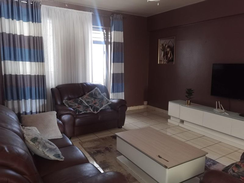 2 Bedroom Spacious Upstairs Unit For Sale. - Photo 9