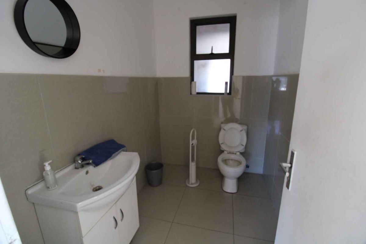 Well located on busy street close to Industrial Area! - Photo 4