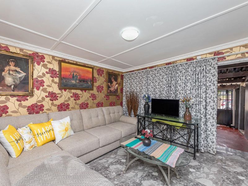 Renovated Two Bedroom Home - Photo 4