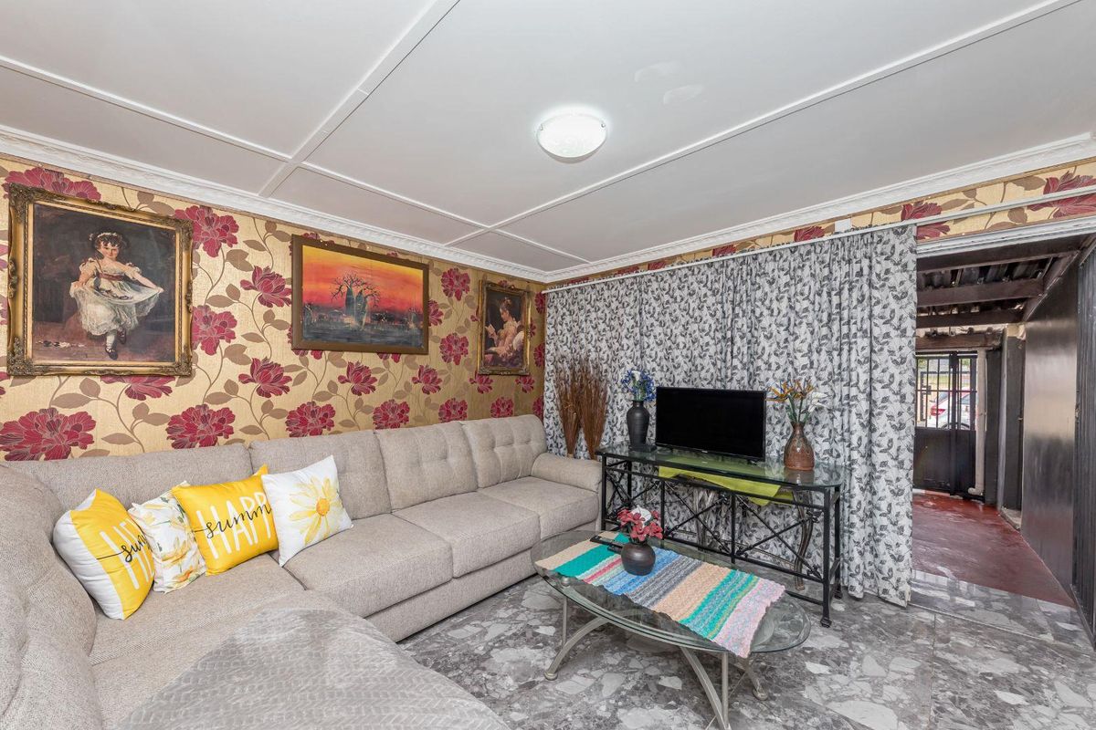 Renovated Two Bedroom Home - Photo 4