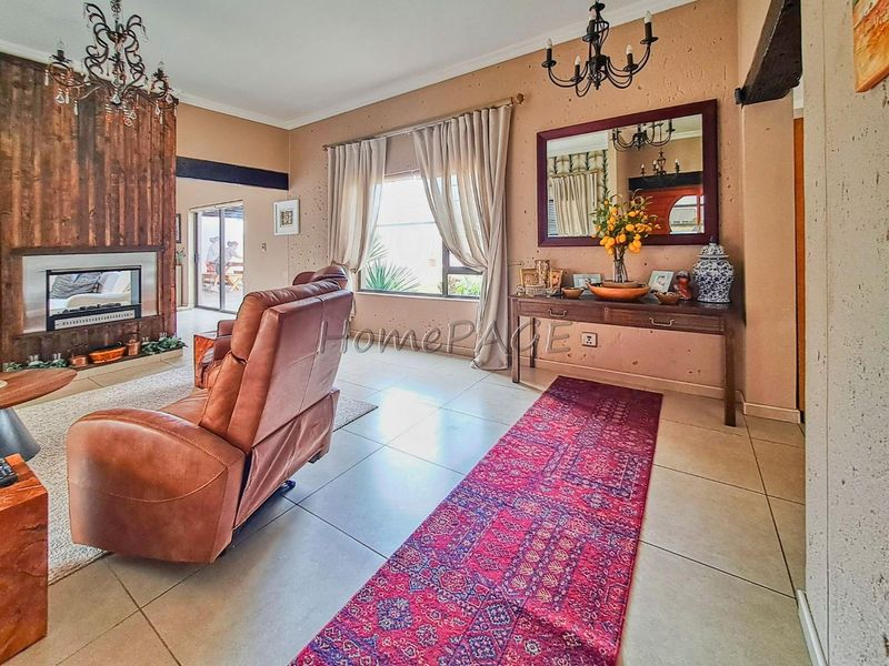 Meersig, Walvis Bay:  Beautiful, luxurious 3 bedroom home for sale - Photo 6