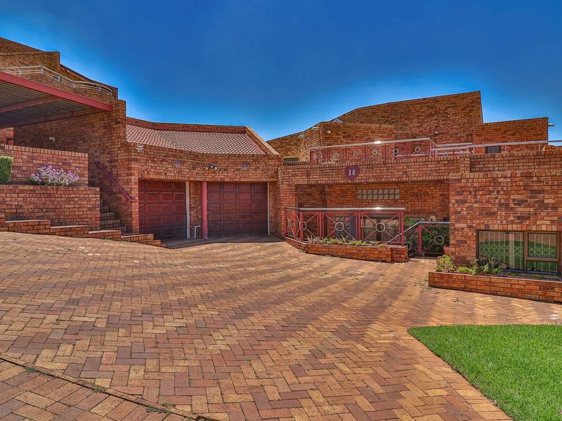 Spacious Family Home in Secure Estate - Photo 3