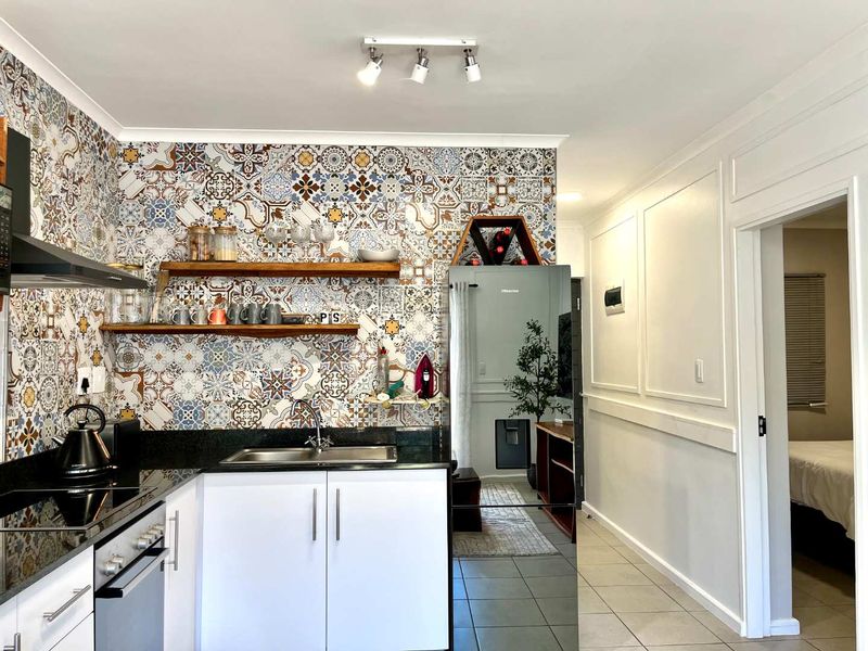 Furnished 2-Bedroom Apartment in Family-Friendly Estate - Photo 3