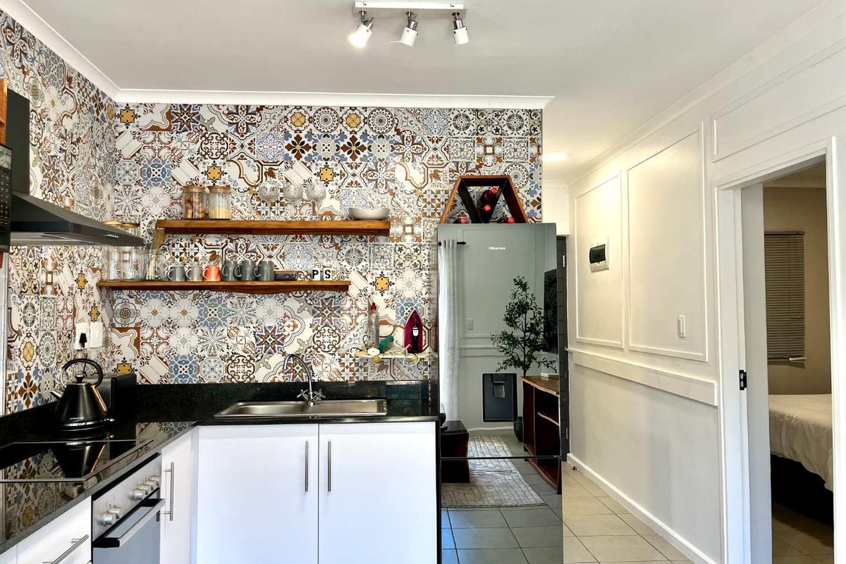 Furnished 2-Bedroom Apartment in Family-Friendly Estate - Photo 3