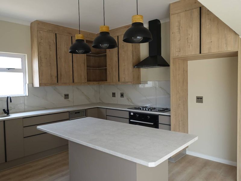 BRAND-NEW FAMILY HOME IN THE TRANQUIL ROSSMUND GOLF VILLAGE - Photo 8