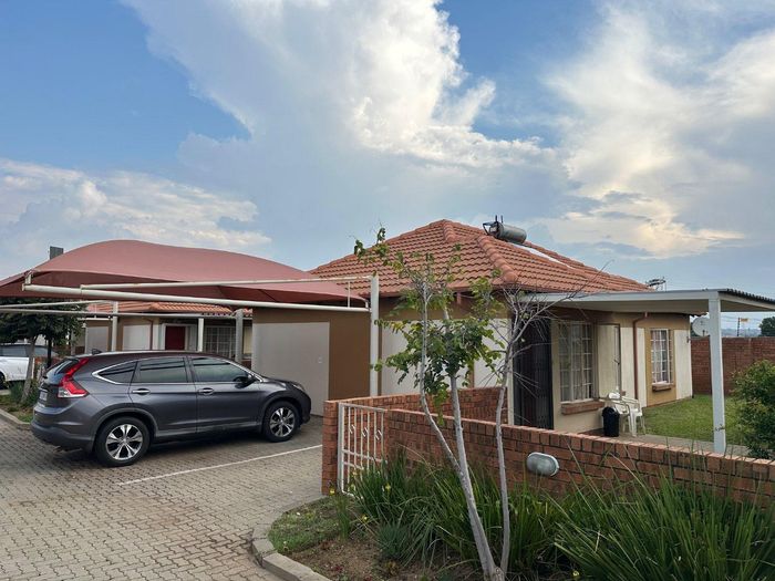 Property #2378044, House Sold in The Reeds