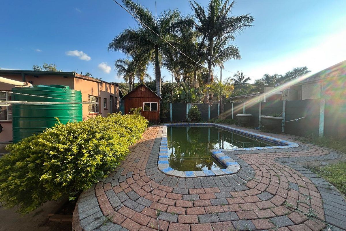 5 Bedroom Family House in Pretoria Gardens - Photo 2