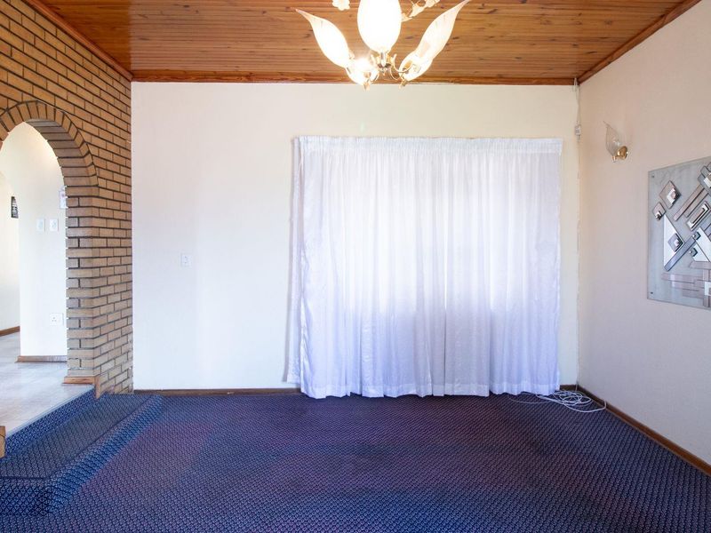 Stunning Spacious 4 Bedroom House - Photo 4