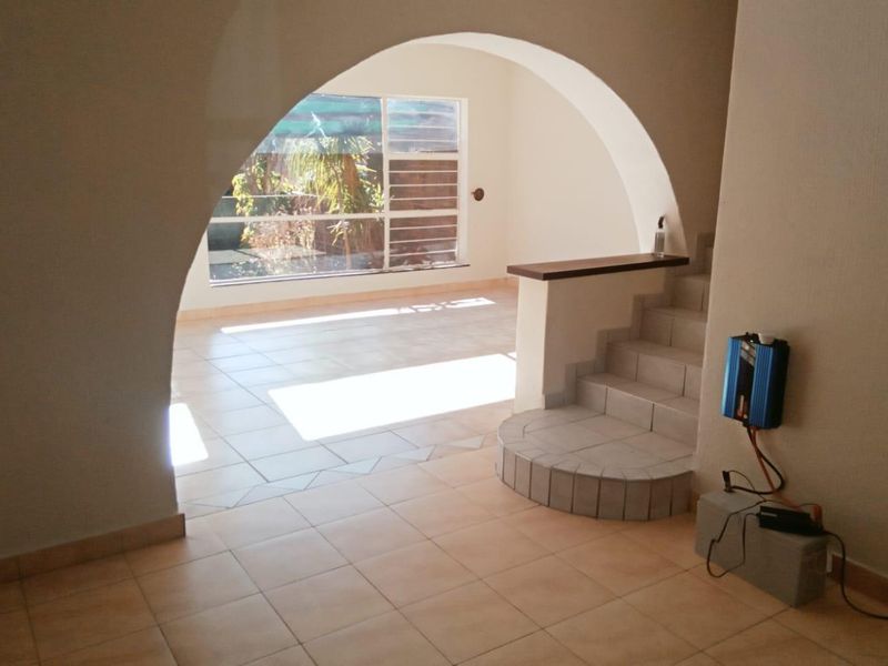 Spacious, Secure & Family-Friendly Townhouse in the Heart of Fairlands – R1 350 000 - Photo 5