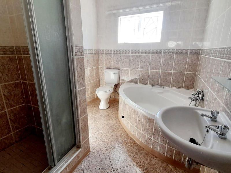 North facing corner unit, all on one level and well maintained with lovely views - Photo 5