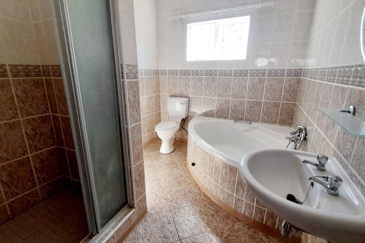 North facing corner unit, all on one level and well maintained with lovely views - Photo 5