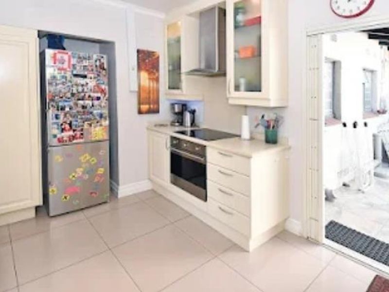 3 Bedroom immaculately renovated simplex on Borrowdale drive - Photo 10