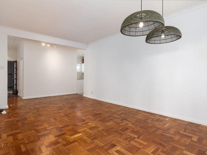 Modern Apartment In Sea Point - Photo 7