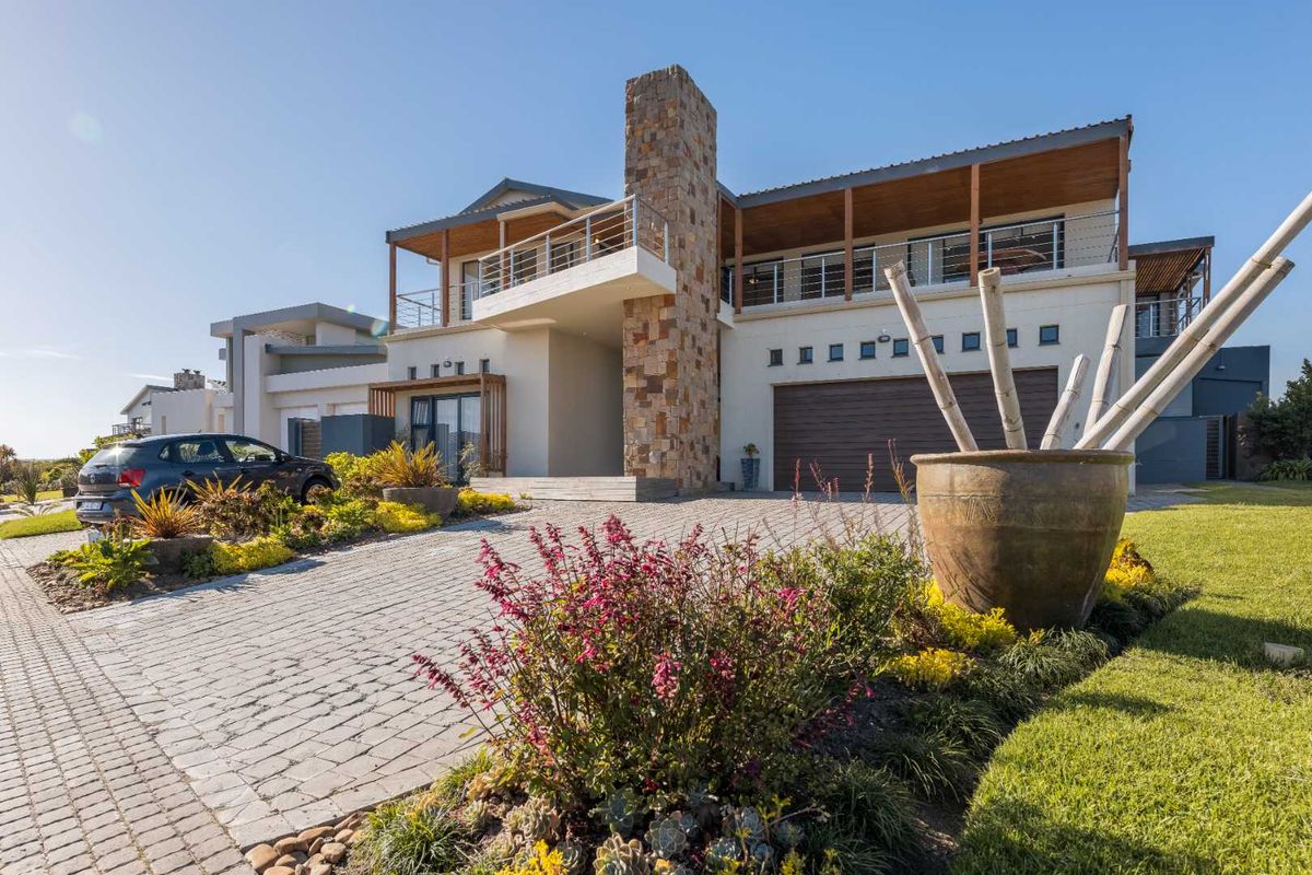 VERSATILE PROPERTY SET IN OCEAN VISTA OF OUBAAI GOLF ESTATE - Photo 5