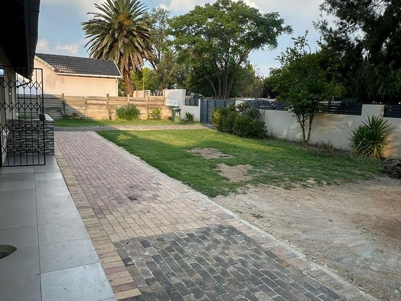 Exquisite Move-In Ready Family Home in Secure Brackendowns - Photo 9