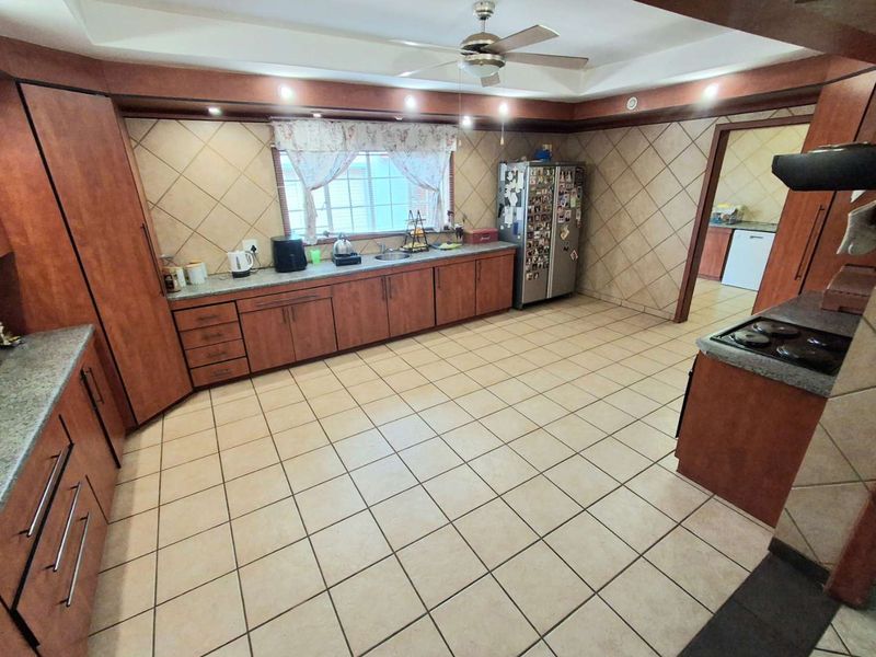 Four bedrooms house for sale in Zandfontein at Leoka Villa AH - Photo 10