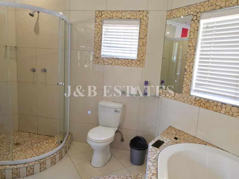 Fully Operational Guesthouse - Photo 6