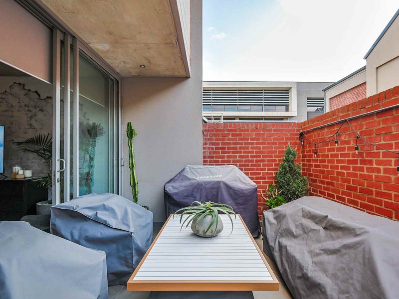 If it is Ultra-Modern you want, It is Ultra-Modern you'll get. - Photo 10