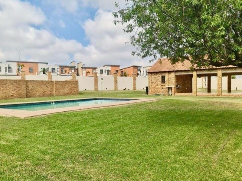 3 Bedroom Apartment for Sale - Photo 6