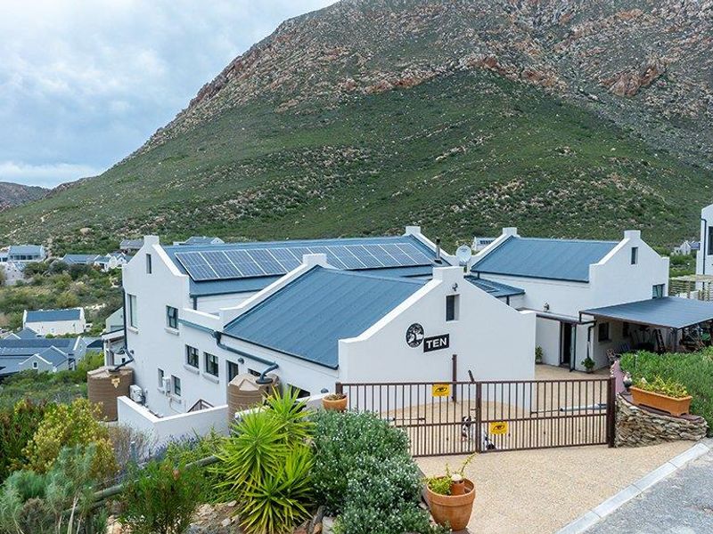 Stunning Family Home with Panoramic Mountain Views and Income-Generating Cottage - Photo 2