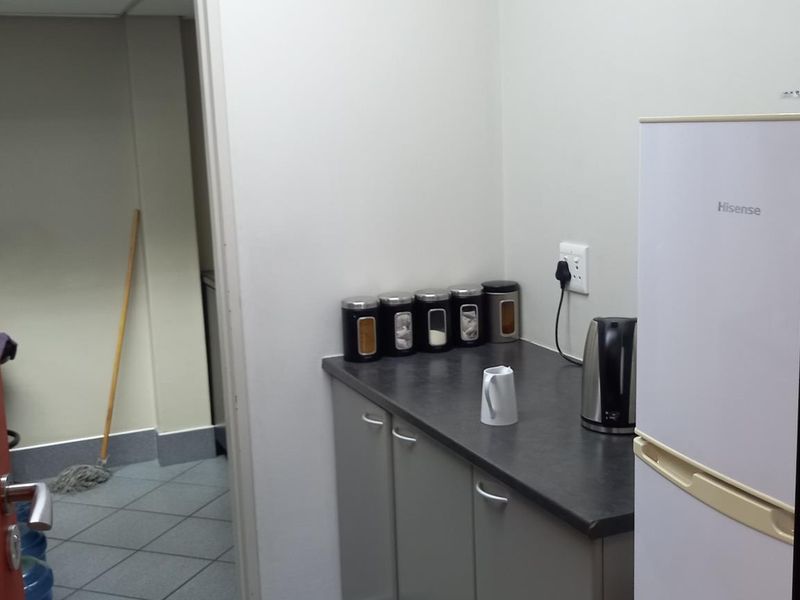 A Grade Office / Warehouse Building To Let - Southern Industrial - Photo 5