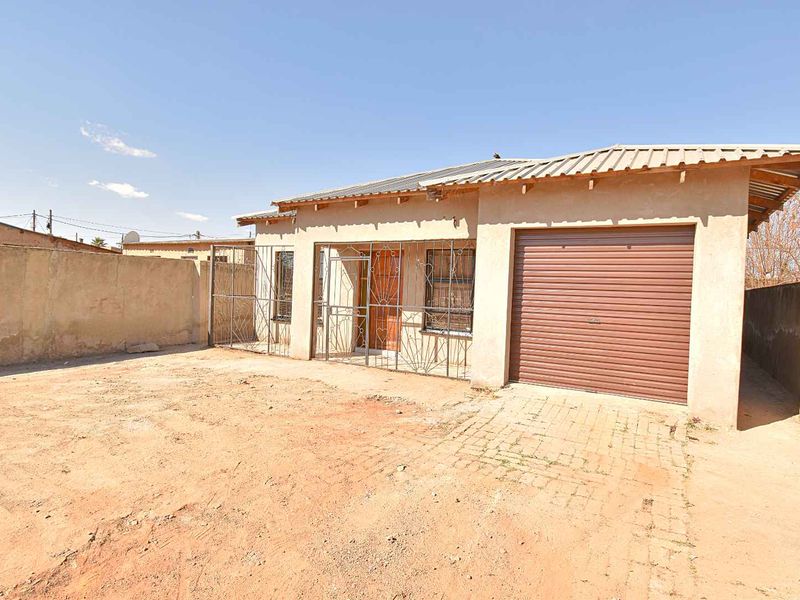 Large Family Home - Photo 3