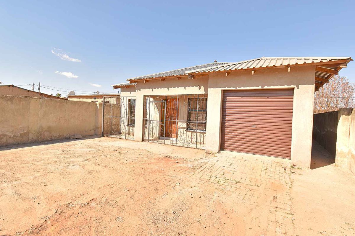 Large Family Home - Photo 3