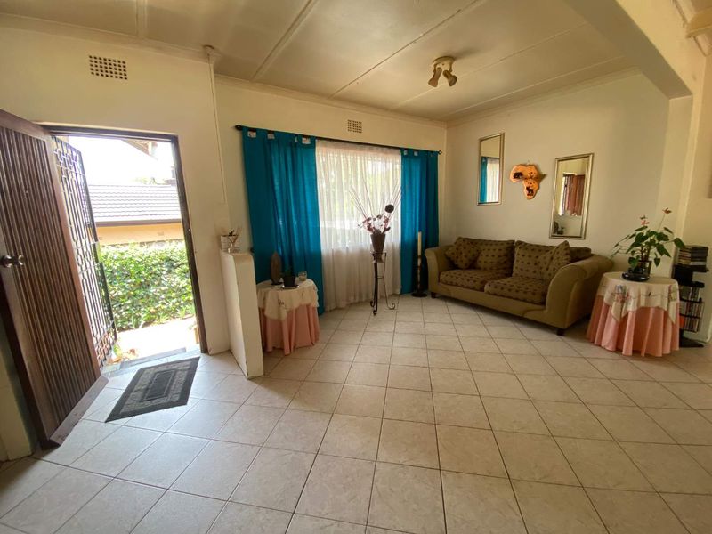 Packed With Potential - 3 Bedrooms Plus Study - Photo 9