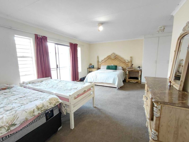 3 Bedroom 2-Bathroom Townhouse in Wilgeheuwel, Roodepoort, Gauteng - Photo 8