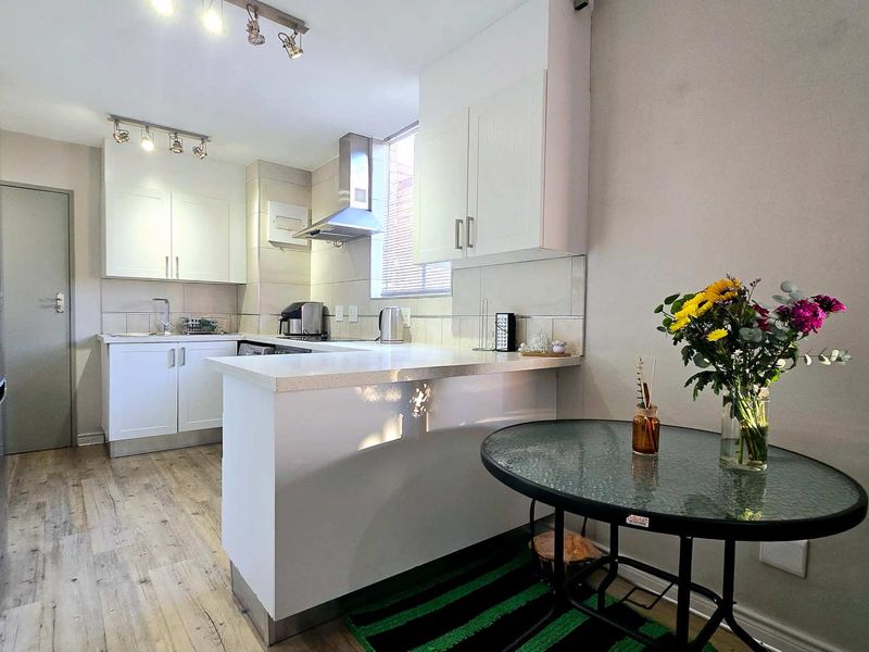 Modern Loft Apartment in a Secure Complex - Photo 5
