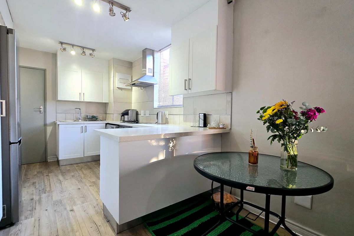 Modern Loft Apartment in a Secure Complex - Photo 5