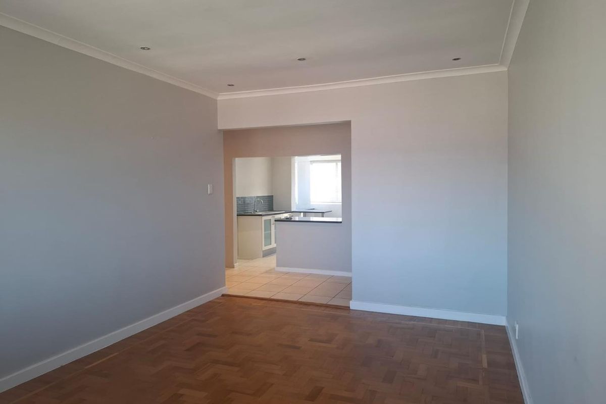 Renovated 2 bedroom UNFURNISHED unit - Photo 3