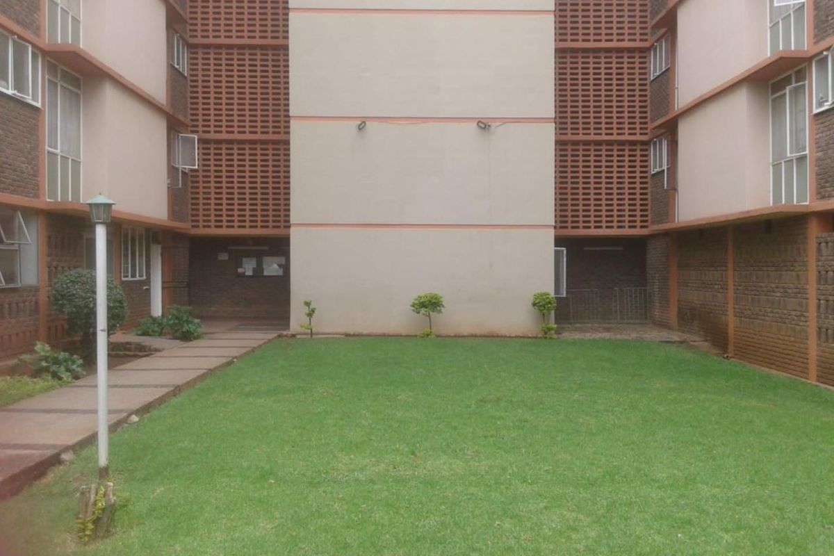 BACHELOR FLAT TO RENT IN ARCADIA - Photo 3