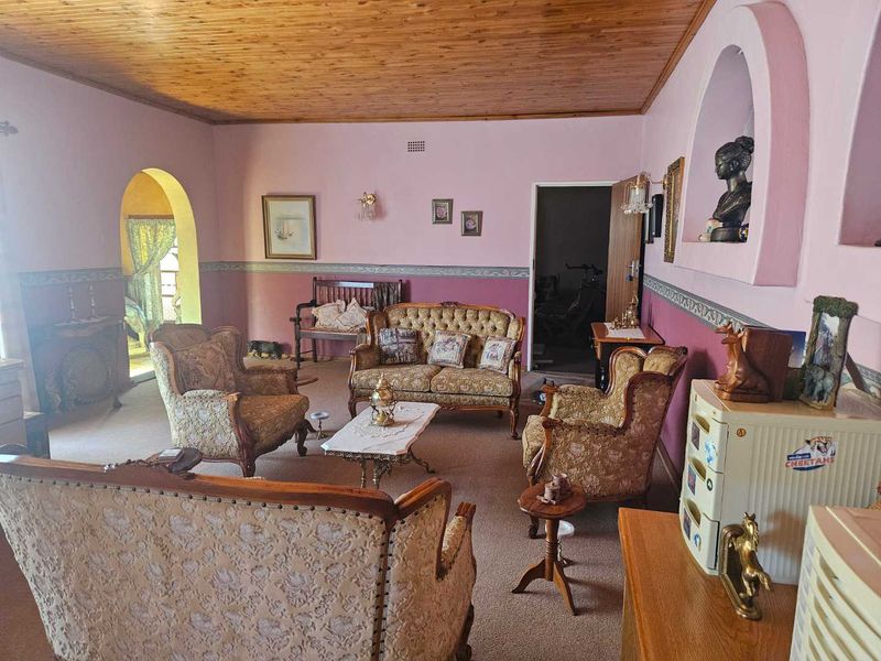 Charming spacious family home with a flat in Barkly West - Photo 10