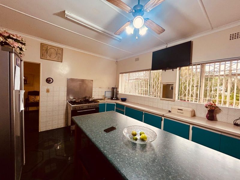 4 bedroom house with flat for sale in Vryheid - Photo 7