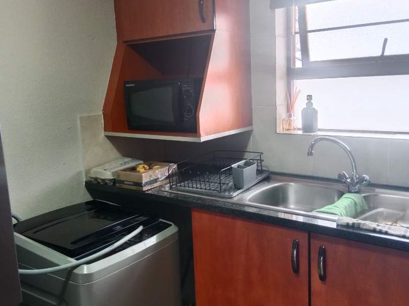 2 Bedroom, 2 Bathroom First-Floor Apartment with Balcony and Built-in Braai To Let - Photo 9