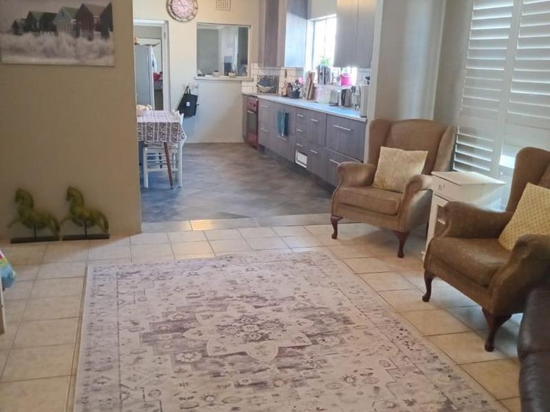 Cozy family home close to schools - Photo 8