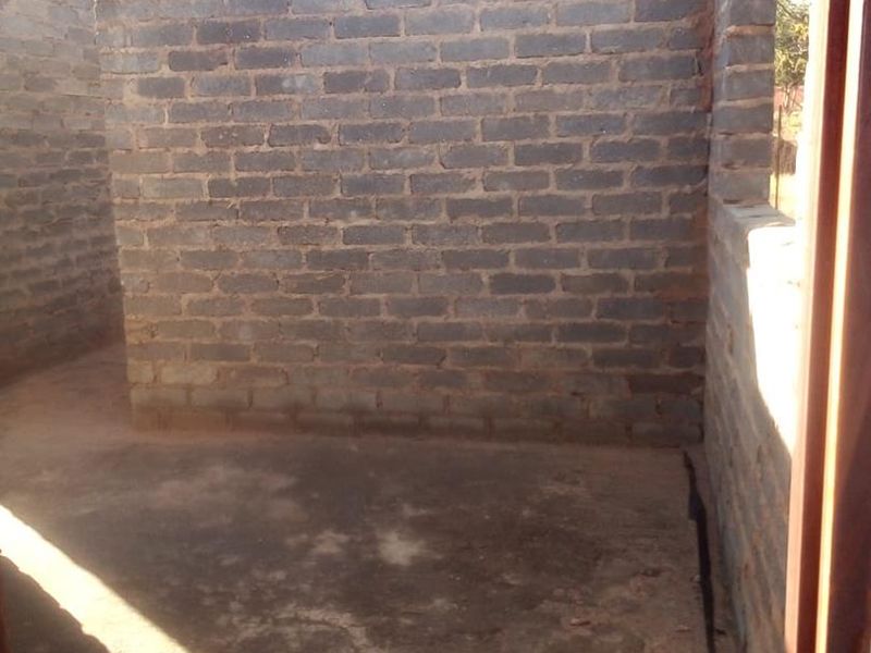 Unfinished 4 bedrooms house for sale in Itsoseng,Pretoria - Photo 4