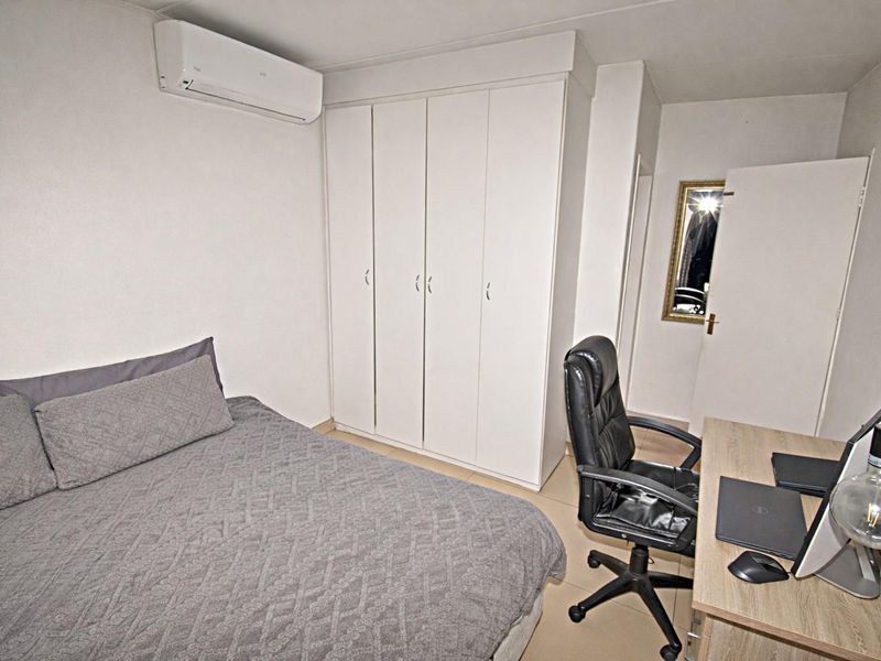 "Peaceful Living: 3-Bed Home in a Secure Complex" - Photo 7