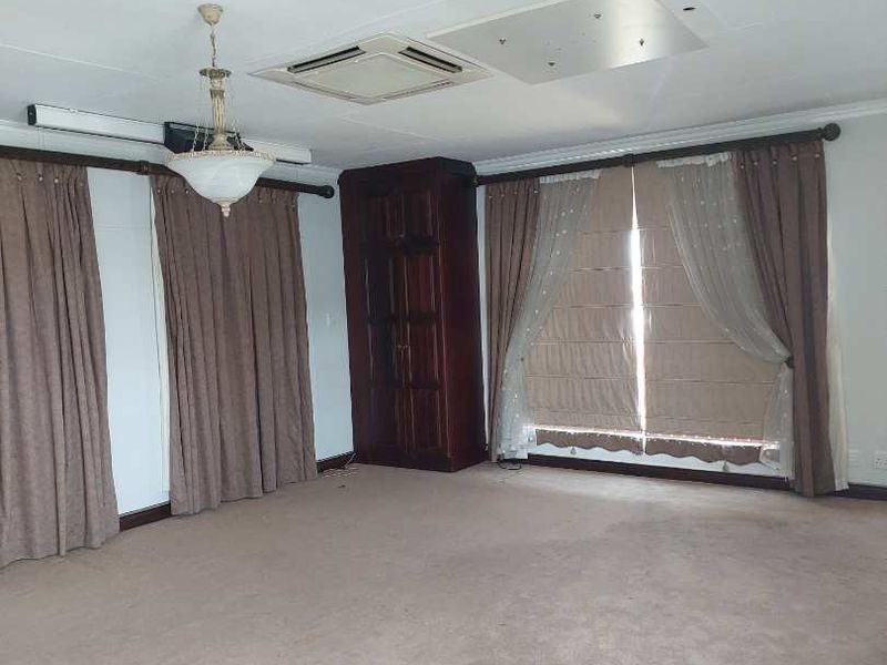 Luxurious 10-Bedroom Estate with Spectacular Views Awaits! - Photo 4