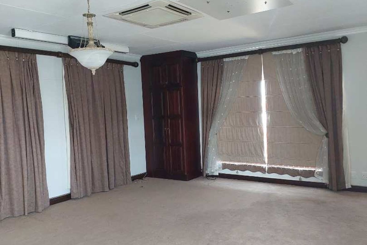 Luxurious 10-Bedroom Estate with Spectacular Views Awaits! - Photo 4