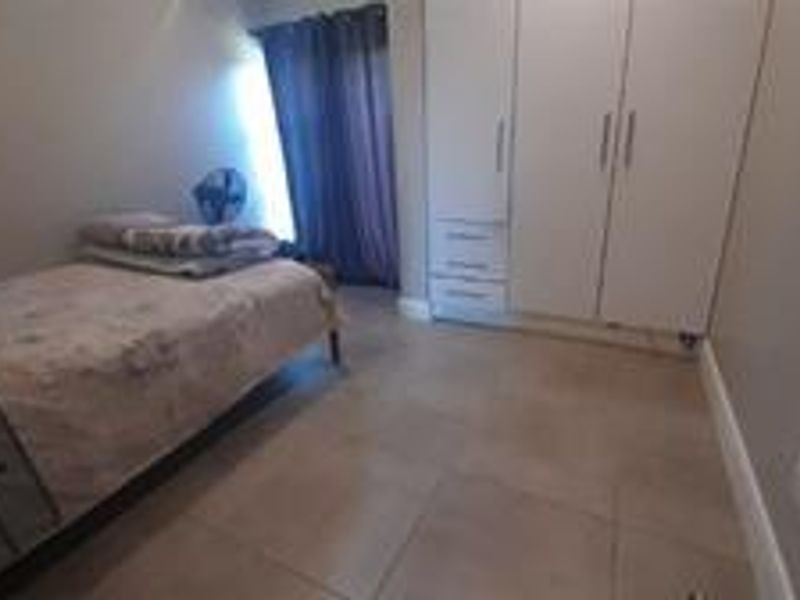 Beautiful Home For Rental in Palm Lakes Estate - Photo 8