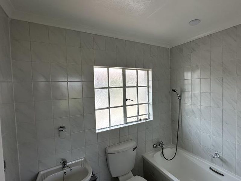 Edenglen complex in a gated area - Photo 4