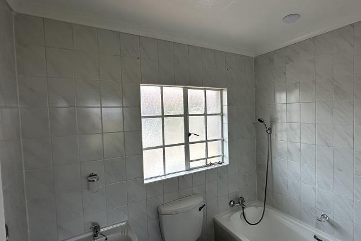 Edenglen complex in a gated area - Photo 4