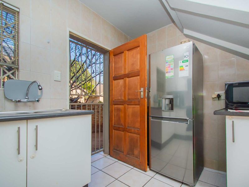 Private Corner Unit in Gated Honeydew Estate – Secure & Spacious! - Photo 7