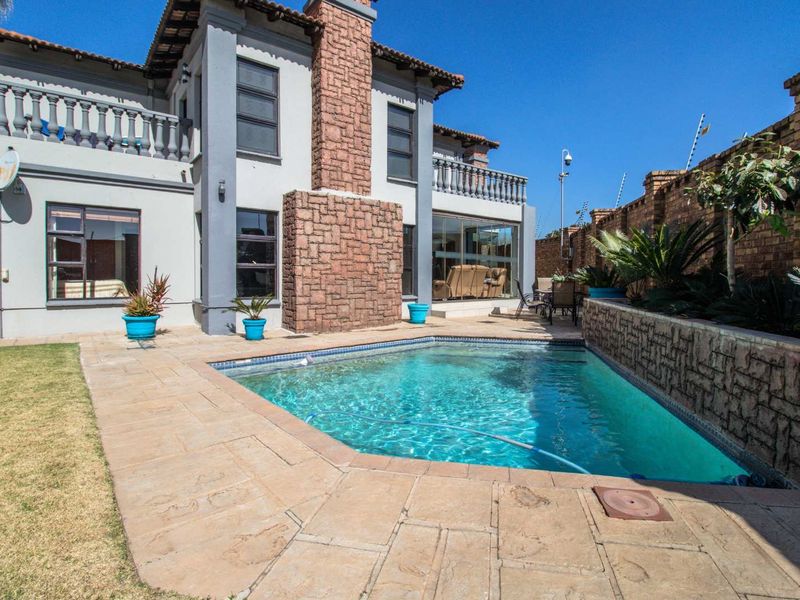 Exquisite Family Home in Monte Cristo - Photo 4