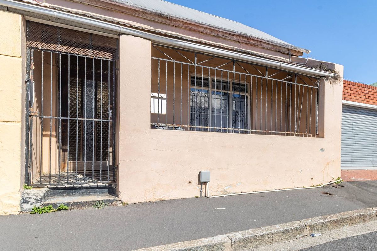 4-Bedroom, 1-Bath Home with Great Bones – Ready for a Little TLC - Photo 2