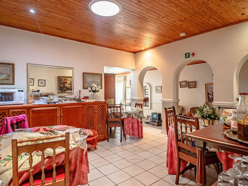 Spacious 9 Bedroom House (Guest House) in Muckleneuk - Photo 9