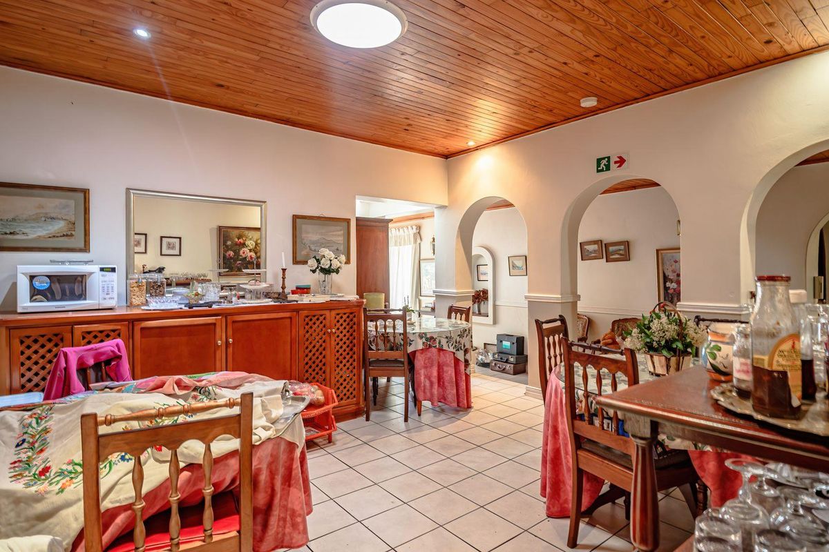 Spacious 9 Bedroom House (Guest House) in Muckleneuk - Photo 4