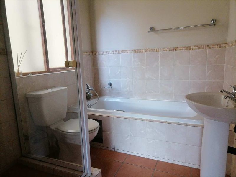 **Charming 2-Bedroom Apartment for Sale in 21 Zambezi Estates** - Photo 7